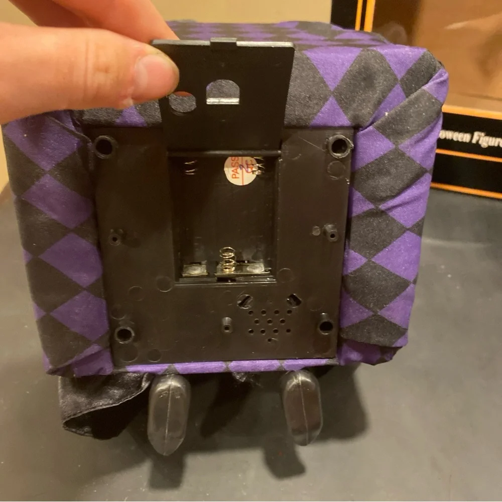 Vintage Gemmy Animated with Sound Witch Petting Cat w/ Light up Eyes - Picture 8 of 13